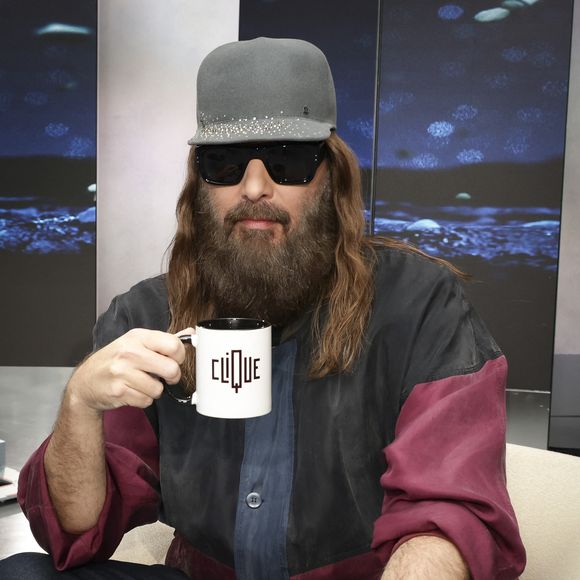 Amandine de la Richardière et Sébastien Tellier ont une passion commune : la musique.

Sébastien Tellier, sur le plateau de l'émission Clique (Midi) présenté par M.Achour, et diffusé sur Canal + le 18 novembre 2025, à Paris, France, le 12 novembre 2025. © Jack Tribeca/Bestimage