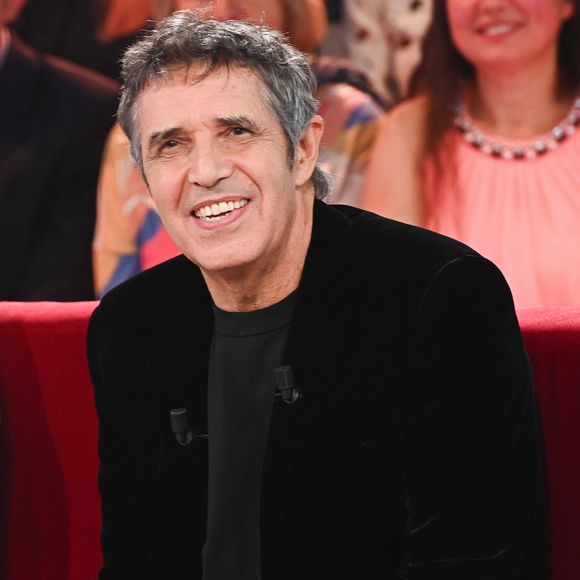 Julien Clerc - Enregistrement de l'émission Vivement dimanche au studio rive gauche présentée par M. Drucker avec une diffusion sur France 3 le 23 novembre. © Guillaume Gaffiot/Bestimage