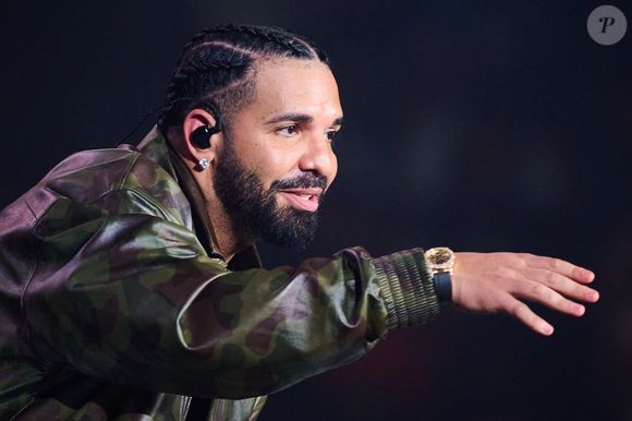 26 octobre 2025, Toronto, On, Canada : Drake se produit aux côtés de Vybz Kartel au Scotiabank Arena à Toronto, le dimanche 26 octobre 2025. (Image : Sammy Kogan/The Canadian Press via ZUMA Press)