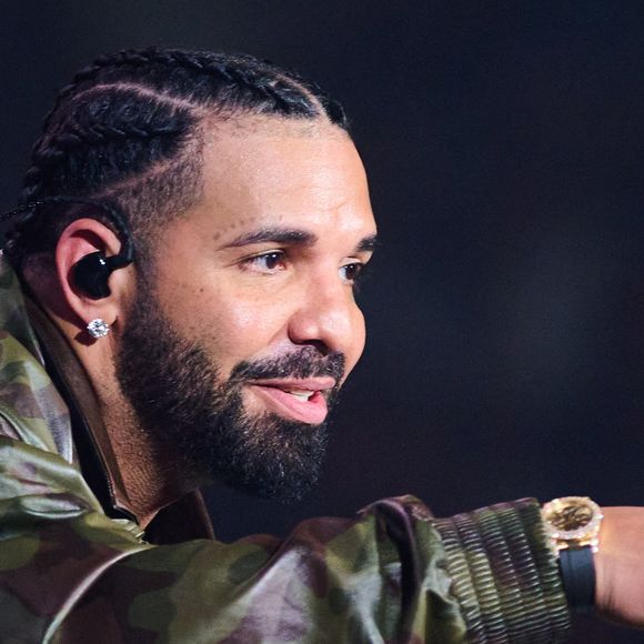 26 octobre 2025, Toronto, On, Canada : Drake se produit aux côtés de Vybz Kartel au Scotiabank Arena à Toronto, le dimanche 26 octobre 2025. (Image : Sammy Kogan/The Canadian Press via ZUMA Press)
