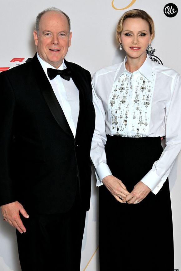 Le prince Albert II de Monaco et la princesse Charlène au photocall du dîner de gala du Grand Prix de Formule 1 de Monaco 2026 en l'honneur du vainqueur dans la Salle des Etoiles du Sporting de Monaco le 7 juin 2026. © Bruno Bebert / Bestimage