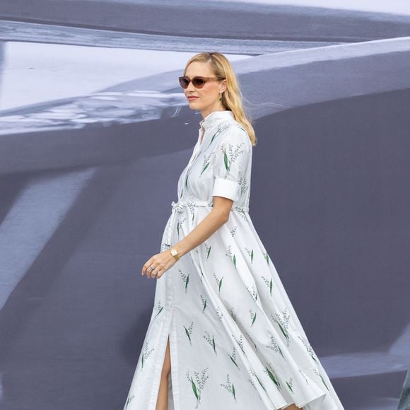Mais aussi à et à Marta Marzotto, la grand-mère maternelle adorée de Beatrice Borromeo.

Beatrice Borromeo - Arrivées au défilé DIOR de la mode homme Printemps/Été 2026 dans le cadre de la Fashion Week de Paris à l'Hôtel National des Invalides, le 27 juin 2025. 

Photo : Thibault Duboucher / Bestimage