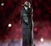 La chanteuse Louane (Louane Emera), représentante de la France au concours de l'Eurovision, interpréte pour la première fois son titre "maman", en hommage à sa mère décédée lorsqu'elle avait 17 ans, devant les 80 000 spectateurs, suspendue sur une plateforme, plusieurs mètres au-dessus de la pelouse et des musiciens, du Stade de France à la mi-temps du match du Tournoi des Six Nations opposant la France à l'Écosse, à Saint-Denis, Seine Saint-Denis, France, le 15 mars 2025. © Cyril Moreau/Bestimage