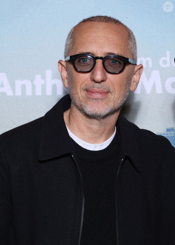 Au programme ? Pas de blagues sur le "blond" ni d'imitations loufoques, mais deux interventions dans l'émission baptisée Admirations littéraires. 

Gad Elmaleh - Avant-première du film "Le rêve américain" au cinéma UGC Bercy de Paris le 5 février 2026. © Denis Guignebourg/Bestimage