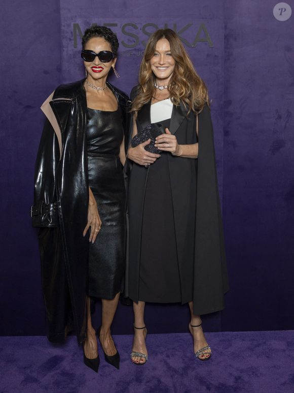 Elle a pu retrouver plusieurs amies comme Farida Khelfa, actrice et réalisatrice, avec laquelle elle a posé devant les photographes.

Farida Khelfa et Carla Bruni au photocall du défilé Messika Collection Femme Prêt-à-Porter Printemps/Eté 2026 lors de la Fashion Week de Paris (PFW), au Musée des Arts décoratifs, à Paris, France, le 3 octobre 2025. © Olivier Borde/Bestimage