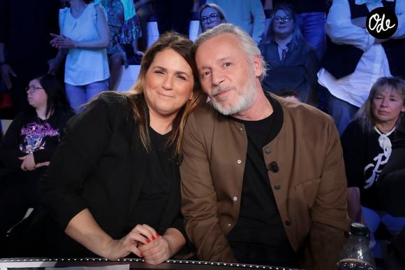 Valérie Benaim, Jean-Michel Maire sur le plateau de la dernière émission "TPMP" à Paris le 26 mars 2025. 

© Jack Tribeca / Bestimage