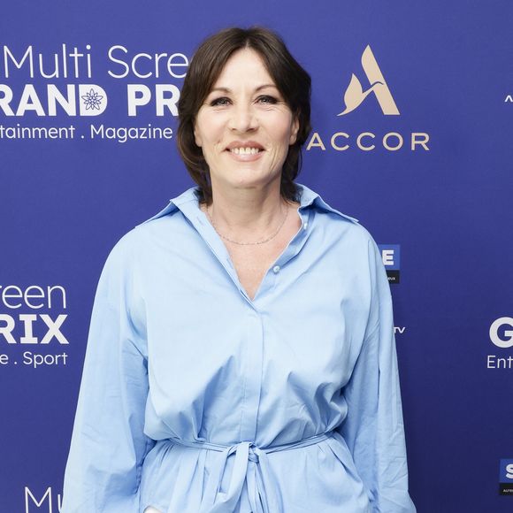 Dans ce téléfilm diffusé sur France 2, elle incarne une commerciale en matériel agricole qui lâche tout pour sauver la ferme familiale de la faillite.


Mathilde Seigner - Première édition du Multi Screen Grand Prix : une célébration inédite de la création audiovisuelle française dans le cadre prestigieux du Pullman Paris Tour Eiffel sous la présidence de S. Martin (Directeur Général de l'ARPP : l'Autorité de Régulation Professionnelle de la Publicité et également Président de La Fabrique des Formats) et animée par E. Eméyé (journaliste et présentatrice). Paris le 12 juin 2025 - © Jack Tribeca / Bestimage