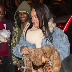 New York, NY Rihanna et ASAP Rocky sont vus en train de profiter d'une soirée élégante alors qu'ils se dirigent vers un dîner au El Puerto Seafood à New York City. 
Backgrid USA / Bestimage