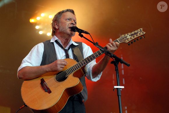 Renaud se produit au festival de Saint-Nolff à St Nolf, France, le 08 septembre 2007. Photo by Villalon/ANDBZ/ABACAPRESS.COM
