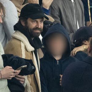 Les stars étaient nombreuses au Parc des Princes ce 9 avril pour le match face à Aston Villa

Benjamin Millepied et son fils Aleph - Célébrités des les tribunes lors du match aller du quart de finale de Ligue des champions entre le PSG et Aston Villa (3-1) au Parc des Princes à Paris le 9 avril 2025. © Cyril Moreau/Bestimage
