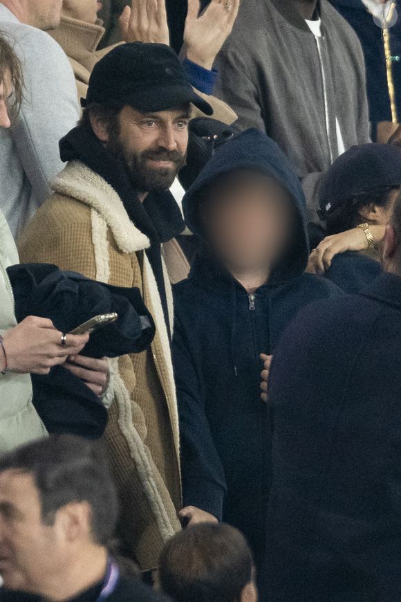 Les stars étaient nombreuses au Parc des Princes ce 9 avril pour le match face à Aston Villa

Benjamin Millepied et son fils Aleph - Célébrités des les tribunes lors du match aller du quart de finale de Ligue des champions entre le PSG et Aston Villa (3-1) au Parc des Princes à Paris le 9 avril 2025. © Cyril Moreau/Bestimage