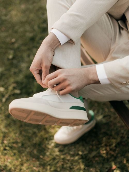 Chaussures de ville obligatoires pour aller au travail ? Ces 4 paires de baskets vont faire changer d’avis ces messieurs