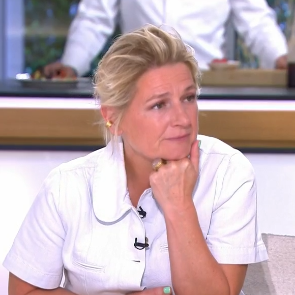 Anne-Elisabeth Lemoine dans "C à vous" sur France 5, capture d'écran France Télévisions