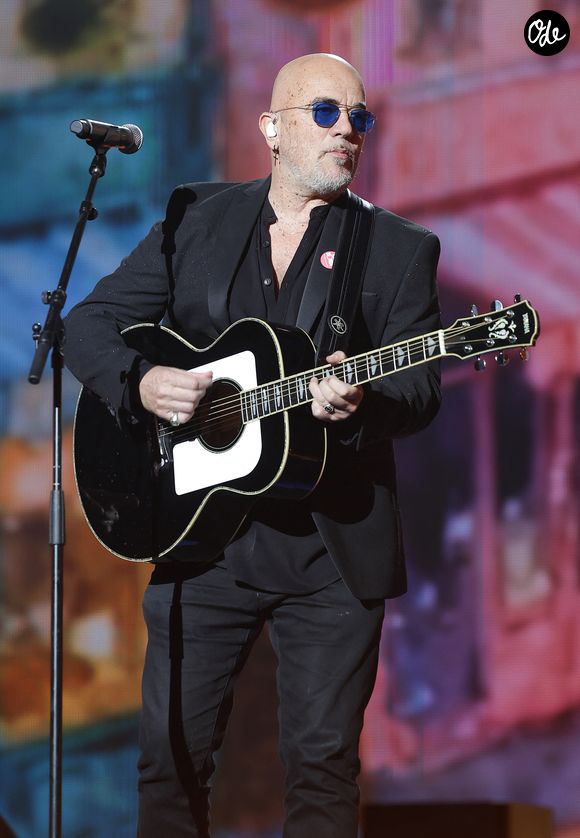 Pascal Obispo lors du concert du gala de Noël de l'association Tout le monde contre le cancer fête ses 20 ans diffusé le 24 décembre sur M6 à Paris, France, le 4 décembre 2025.

© Coadic Guirec/Bestimage