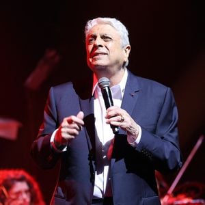 Exclusif - Enrico Macias -  Premier concert de Enrico Macias à l'Olympia à Paris le 18 mai 2024. Encore un tour pour Enrico Macias à l’Olympia ! Parce qu’Enrico est un homme méditerranéen ses chansons rassemblent et s’offrent comme un message d’espoir et de tolérance. Par sa voix chaleureuse et sa poésie, il réunit les générations et nous donne en cadeau son sourire légendaire et solaire. 60 ans après le premier Olympia d’Enrico Macias, rendez-vous les 18 & 19 mai 2024 pour deux soirs de fête comme seul Enrico en a le secret ! © Coadic Guirec/Bestimage