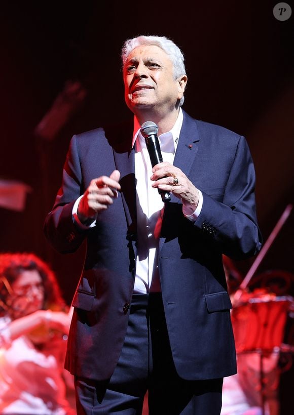 Exclusif - Enrico Macias -  Premier concert de Enrico Macias à l'Olympia à Paris le 18 mai 2024. Encore un tour pour Enrico Macias à l’Olympia ! Parce qu’Enrico est un homme méditerranéen ses chansons rassemblent et s’offrent comme un message d’espoir et de tolérance. Par sa voix chaleureuse et sa poésie, il réunit les générations et nous donne en cadeau son sourire légendaire et solaire. 60 ans après le premier Olympia d’Enrico Macias, rendez-vous les 18 & 19 mai 2024 pour deux soirs de fête comme seul Enrico en a le secret ! © Coadic Guirec/Bestimage