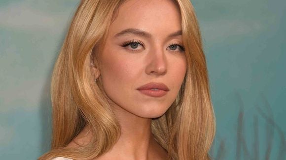 Sydney Sweeney absente du Diable s’habille en Prada 2 : pourquoi l’actrice a finalement été coupée au montage ?