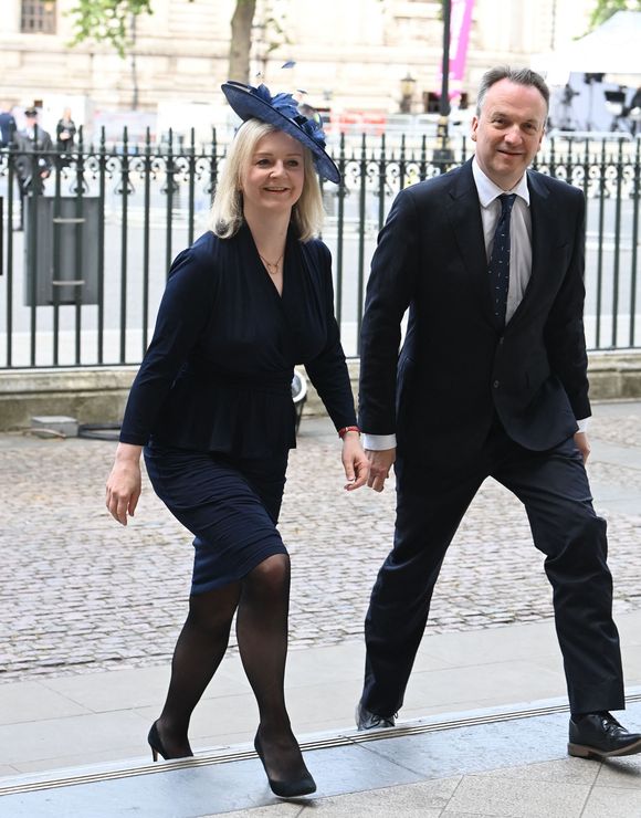 Liz Truss et son mari Hugh O'Leary - La famille royale britannique et les personnalités assistent à un service d'action de grâce à l'abbaye de Westminster à Londres, à l'occasion du 80ème anniversaire du jour de la Victoire en Europe (VE Day), le 8 mai 2025. GOFF INF / BESTIMAGE
