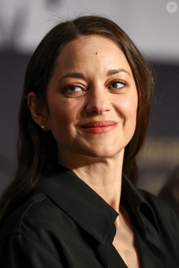 Marion Cotillard lors de la conférence de presse pour le film Karma lors du 79ème Festival International du Film de Cannes le 16 mai 2026.

© Valentina Claret / Pool / Bestimage