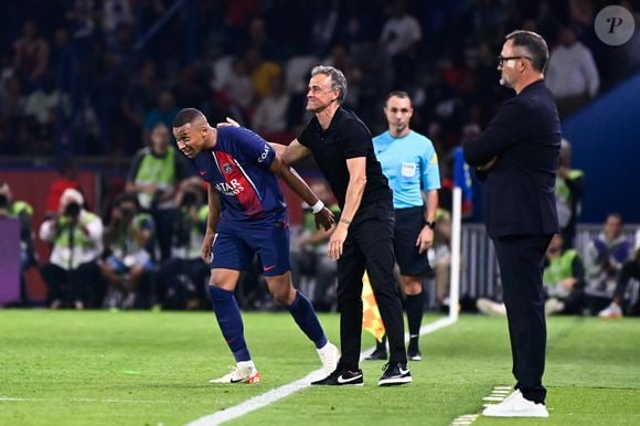 Attitude - Joie de Kylian Mbappe ( 7 - PSG ) - Luis Enrique ( entraineur PSG ) - - Ligue 1 Uber Eats - Match de football du PSG face à Lens (3-1) au Parc des Princes à Paris le 26 août 2023.
© Federico Pestellini / Panoramic / Bestimage