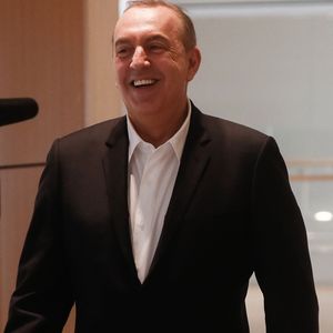 Exclusif - L'animateur de radio, journaliste, présentateur de télévision et producteur français, Jean-Marc Morandini, accompagné de son avocate, maître F.Rault, arrive à la chambre correctionnelle du tribunal judiciaire de Paris Batignolles, le 14 juin 2023. 
© Christophe Clovis /Bestimage