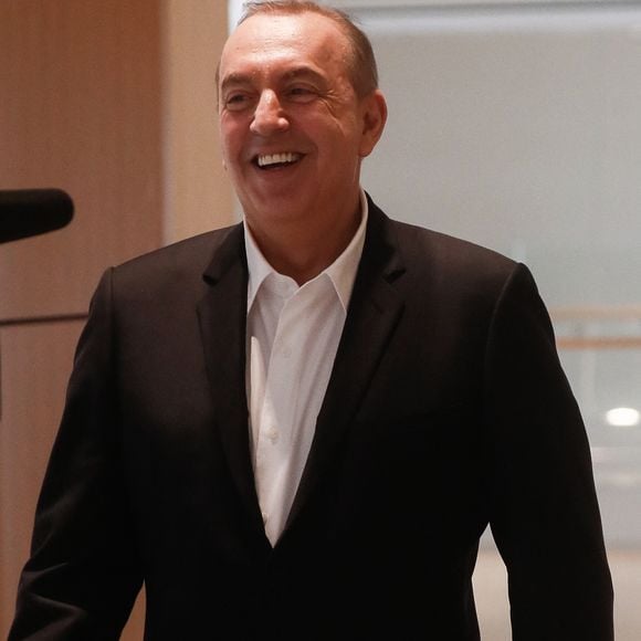 Exclusif - L'animateur de radio, journaliste, présentateur de télévision et producteur français, Jean-Marc Morandini, accompagné de son avocate, maître F.Rault, arrive à la chambre correctionnelle du tribunal judiciaire de Paris Batignolles, le 14 juin 2023. 
© Christophe Clovis /Bestimage