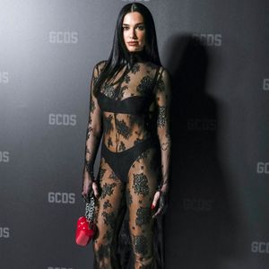 Dua Lipa arrivant au défilé GCDS lors de la Fashion Week de Milan – Mode féminine automne-hiver 2023/2024, le 23 février 2023 à Milan, en Italie. Photo de Riccardo Giordano/IPA/ABACAPRESS.COM