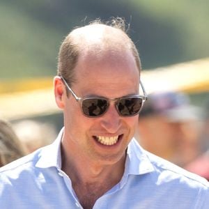 Le prince William, prince de Galles, visite la plage de Fistral, le 9 mai 2024. © Backgrid UK/ Bestimage