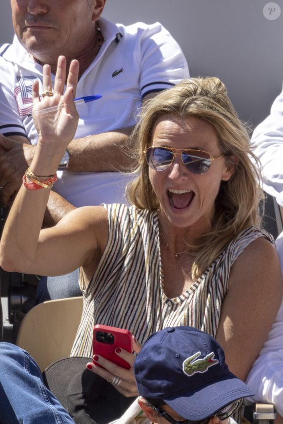 La maman de Yasmine, Roman et Milo a du pain sur la planche !

Sarah Poniatowski (Lavoine) - Célébrités dans les tribunes des internationaux de France de Roland Garros à Paris le 1er juin 2022. © Cyril Moreau - Dominique Jacovides/Bestimage