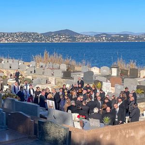 La famille et les amis proches lors de l'inhumation dans l'intimité de Brigitte Bardot dans le caveau familial du cimetière marin de Saint-Tropez, France, le 7 janvier 2026. Bestimage