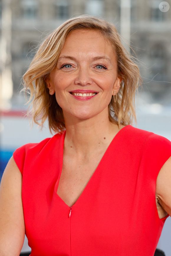 Un lieu plus que symbolique comme elle le confiait auprès de nos confrères de "Télé Câble Sat" : 

Exclusif - Maya Lauqué - Plateau de l'émission "Paris accueille la flamme Olympique" sur le parvis de l'hôtel de ville à Paris, diffusée en direct sur France 2 en marge du concert de la Place de la République à l'occasion du Relais de la Flamme olympique. © Christophe Clovis / Bestimage