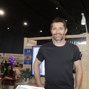 Pour y pallier, il partage ensuite plusieurs exercices à réaliser aussi bien à la maison qu'en salle, avec notamment le "Goéland", le "Tour de tête" ou encore les "Pompes à vélo".
Bixente Lizarazu - Festival du livre de Paris 2024 - Festival du livre de Paris 2024 le 13 avril 2024.
© Cedric Perrin / Bestimage
