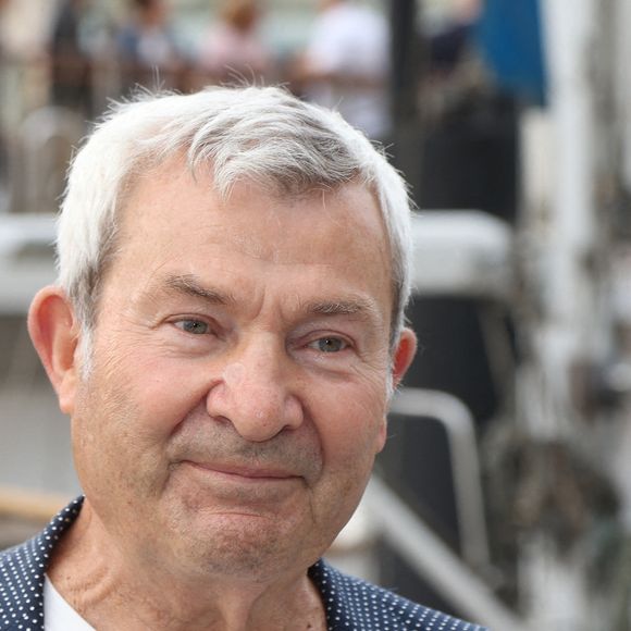 Mais un nouveau va arriver : Martin Lamotte

Martin Lamotte assiste au Trophée De La Petanque Gastronomique 2023 à Paris Yacht Marina le 29 juin 2022 à Paris, France. Photo by Nasser Berzane/ABACAPRESS.COM