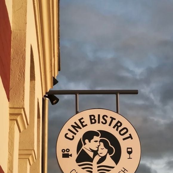 Il vient d'ouvrir un nouveau lieu socio-culturel à Trouville...

Le nouveau lieu imaginé par Claude Lelouch

Instagram @claudelelouch