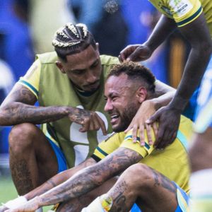 Les images des deux stars en larmes ont rappelé que même les plus grands sportifs connaissent des moments de profonde vulnérabilité.

Neymar après la défaite du Brésil contre la Norvège lors de la Coupe du monde 2026 au Jersey Stadium de New York, le 5 juillet 2026.

© SPP / PsnewZ / Bestimage