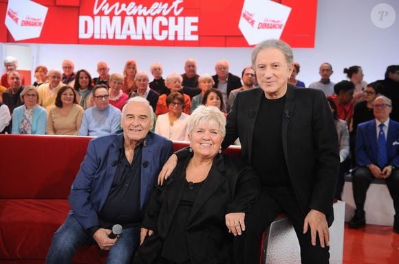 C'est malin !" : Mimie Mathy touchée en plein coeur par une surprise très  personnelle, elle pleure sur le canapé rouge Michel Drucker - Purepeople