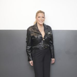 Cette dernière que la maman de Mindy devait "se tenir sur le bord" lorsqu'elle marchait durant les derniers mois de sa vie.

Loana pose en marge de sa venue sur le plateau de l'enregistrement de l'émission " Face à Hanouna " présentée par C.Hanouna et diffusée sur C8 le 16 novembre 2024, à Paris, France, le 14 novembre 2024. © Jack Tribeca/Bestimage