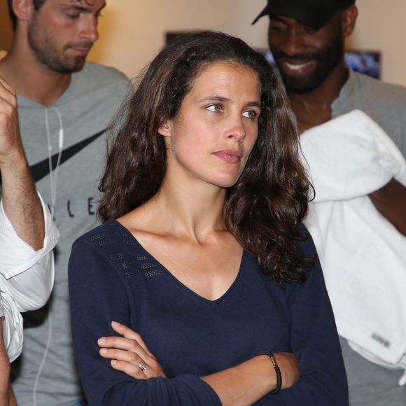 "Je suis fière d’incarner ce nouveau format, mêlant des valeurs qui me sont chères et qui me ressemblent ! Une femme qui anime une émission d’aventure… Ce n’est pas forcément la norme jusqu’à présent… Mais bien sûr que c'est possible !!!", s'est-elle réjouit.

Exclusif - Clémence Castel - 26ème édition du Trophée des personnalités en marge des Internationaux de Tennis de Roland Garros à Paris. © Denis Guignebourg / Bestimage