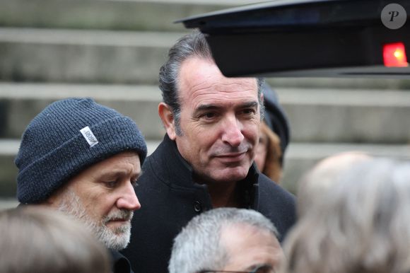 Ce jeudi 29 mai 2025, il a tenu à leur rendre hommage à travers un post sur son compte Instagram.

Jean Dujardin, Jan Kounen - Sorties des obsèques du réalisateur Bertrand Blier en l'église Saint-Roch à Paris le 29 janvier 2025. © Dominique Jacovides/Bestimage