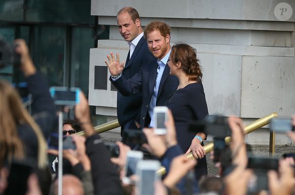 Le prince Harry et le prince William, duc de Cambridge - Journée mondiale de la santé mentale au London Eye à Londres. Le 10 octobre 2016. Agence / Bestimage