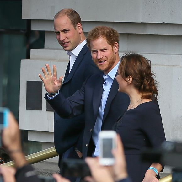 Le prince Harry et le prince William, duc de Cambridge - Journée mondiale de la santé mentale au London Eye à Londres. Le 10 octobre 2016. Agence / Bestimage