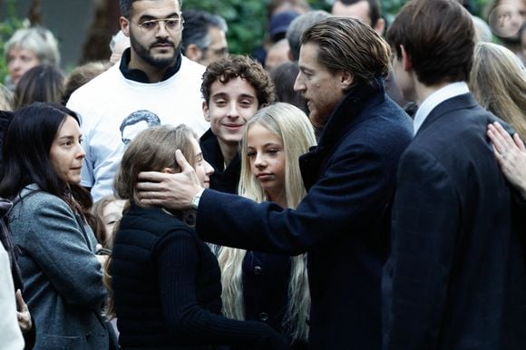 mère des enfants de Jean Sarkozy, Solal et Lola

Jessica Sebaoun ,Lola Sarkozy, Solal Sarkozy, Giulia Sarkozy, Jean Sarkozy - La famille et les soutiens de Nicolas Sarkozy se sont réunis devant son domicile le jour de son incarcération à la prison de la Santé à Paris le 21 octobre 2025.

© Moreau / Jacovides / Bestimage