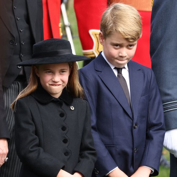 Celle-ci avait été portée par la petite fille de 10 ans une seule fois auparavant, lors des funérailles de la reine Elizabeth II en 2022.


La princesse Charlotte de Galles et Le prince George de Galles, - Funérailles nationales de la reine Elizabeth II à Londres, Royaume Uni, le 19 septembre 2022. © Avalon/panoramic/Bestimage