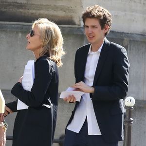 Claire Chazal et son fils François Poivre d'Arvor - Obsèques de Josette Chazal, la mère de Claire Chazal, en l'église Notre Dame d'Auteuil à Paris, le 14 avril 2015.
AGENCE / BESTIMAGE