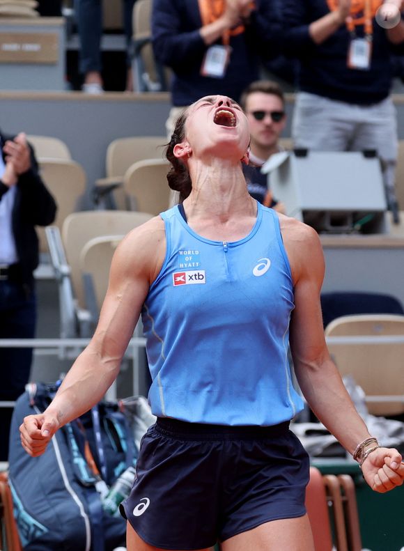 La française Loïs Boisson bat l'américaine Pegula (3-6, 6-4, 6-4), au 4ème tour des internationaux de France de Tennis de Roland Garros 2025 (Jour 9), à Paris, France, le 2 juin 2025. Boisson a renversé la situation face à l’Américaine Pegula, numéro trois mondiale, pour s’offrir la plus belle victoire de sa carrière (3-6, 6-4, 6-4) et se hisser en quarts de finale de Roland-Garros. © Jacovides-Moreau/Bestimage