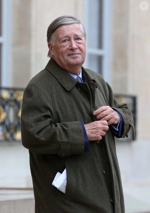 Alain Duhamel à la remise des insignes de la Legion d' Honneur par le President de la Republique, Francois Hollande, au Palais de l'Elysee a Paris le 17 septembre 2013. Photo par DOMINIQUE JACOVIDES / BESTIMAGE