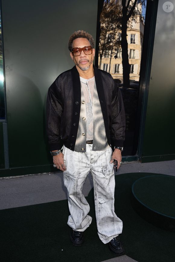 JoeyStarr au défilé "Pierre Cardin" Collection Prêt-à-Porter Printemps-Été 2026 lors de la Fashion Week de Paris (PFW), le 7 Octobre 2025.
 
© Jeremy Melloul / Bestimage