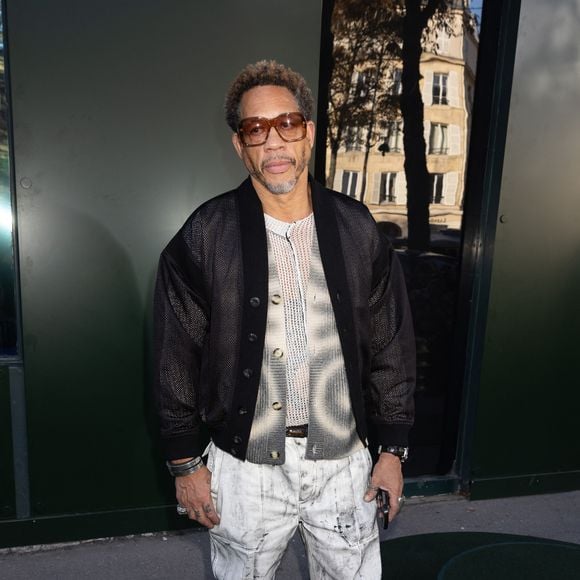 JoeyStarr au défilé "Pierre Cardin" Collection Prêt-à-Porter Printemps-Été 2026 lors de la Fashion Week de Paris (PFW), le 7 Octobre 2025.
 
© Jeremy Melloul / Bestimage