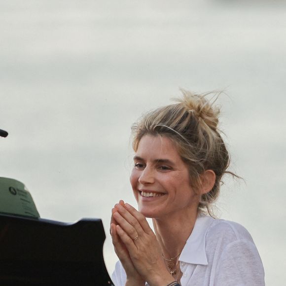 Alice Taglioni a donné son premier concert au piano aux côtés d’Hélène Berger dans le cadre du Cap Ferret Music Festival, le 11 juillet 2022, au Canon, à Légez-Cap-Ferret. Laurent Delahousse et Sarah Poniatowski étaient présents. Photo de Thibaud Moritz/ABACAPRESS.COM - POOL BESTIMAGE
