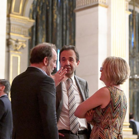 L'occasion de s'intéresser à la relation qu'il entretient avec Claude Chirac dont il est proche

Claude Chirac et son mari Frédéric Salat-Baroux avec Vincent Lindon au Fnac Live Festival à l'Hôtel de Ville à Paris. Du jeudi 6 au samedi 8 juillet 2017, la Fnac reprend place sur le Parvis de l’Hôtel de Ville de Paris ainsi que dans ses salons pour offrir au public 3 soirées de concerts gratuits. Paris, le 6 juillet 2017.
© Lionel Urman/Bestimage